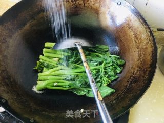 蒜蓉菜心的做法步骤：3