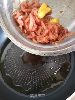 黄花菜胡萝卜炒肉丝的做法步骤：6