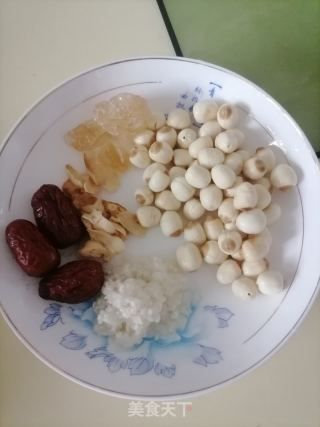 莲子红枣羹的做法步骤：1