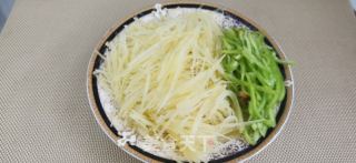醋溜土豆丝的做法步骤：1