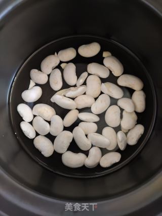 大芸豆瑶柱龙骨粥的做法步骤：1