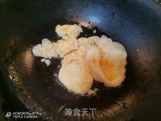 柿子椒炒鸡蛋的做法步骤：2