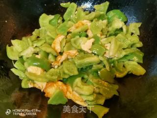柿子椒炒鸡蛋的做法步骤：4