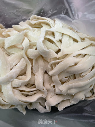 荷包蛋番茄浓汤面的做法步骤：1