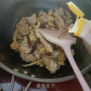 玉米红烧鸡的做法步骤：7