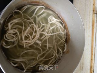 肥肠手工面的做法步骤：1