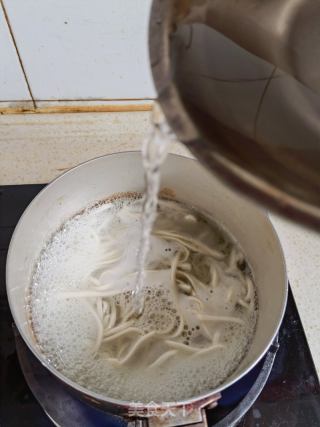 肥肠手工面的做法步骤：2