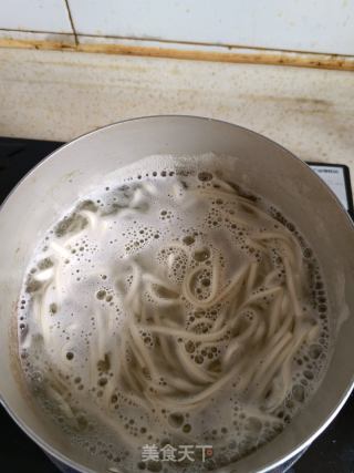 肥肠手工面的做法步骤：3