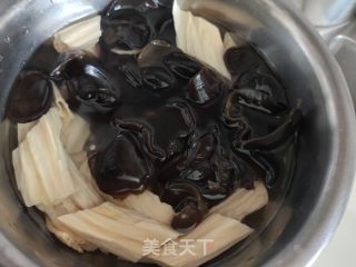 黄瓜木耳拌腐竹的做法步骤：4