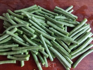 土豆片炒长豆角的做法步骤：1
