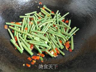 土豆片炒长豆角的做法步骤：4