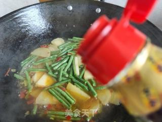 土豆片炒长豆角的做法步骤：6