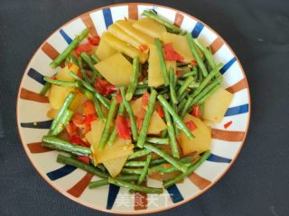 土豆片炒长豆角的做法步骤：10