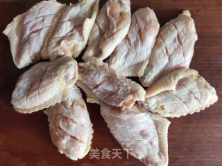 香辣鸡翅鸡爪的做法步骤：1