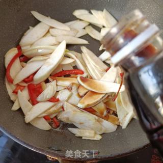 筋头巴脑炒茭白的做法步骤：7