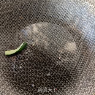 白玉菇黄瓜炒蛋的做法步骤：7