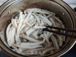 青椒白玉菇炒鸡蛋的做法步骤：3