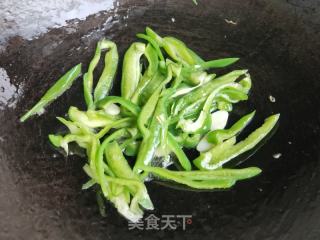 青椒白玉菇炒鸡蛋的做法步骤：6