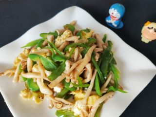 青椒白玉菇炒鸡蛋的做法步骤：12