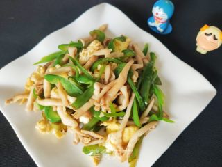 青椒白玉菇炒鸡蛋的做法步骤：13