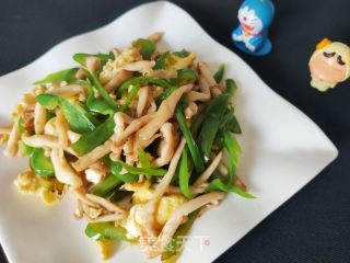青椒白玉菇炒鸡蛋的做法步骤：14