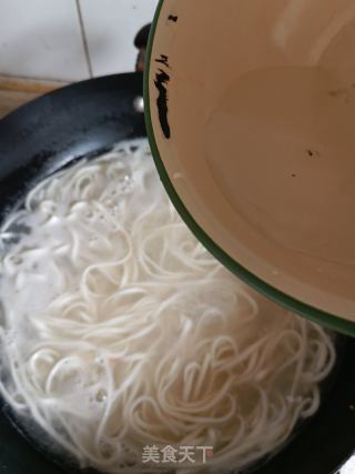 番茄鸡蛋盖浇面的做法步骤：2