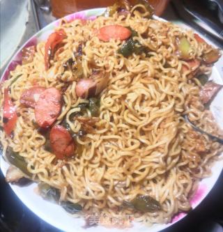 方便面炒火腿肠的做法步骤：6