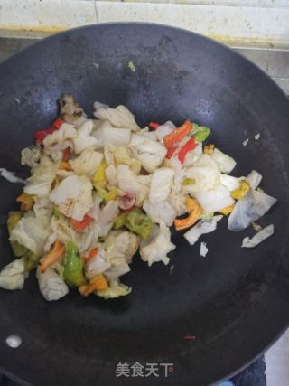圆白菜炒辣椒的做法步骤：3
