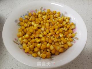 绿豆芽炒玉米粒的做法步骤：2