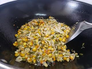 绿豆芽炒玉米粒的做法步骤：4