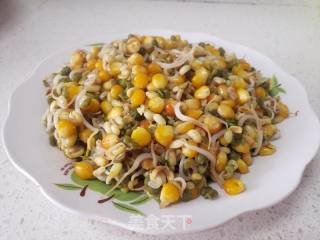 绿豆芽炒玉米粒的做法步骤：5