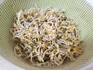 清炒绿豆芽的做法步骤：1