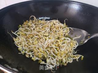 清炒绿豆芽的做法步骤：2