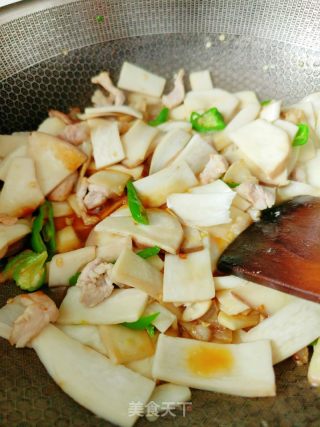 杏鲍菇炒肉的做法步骤：8