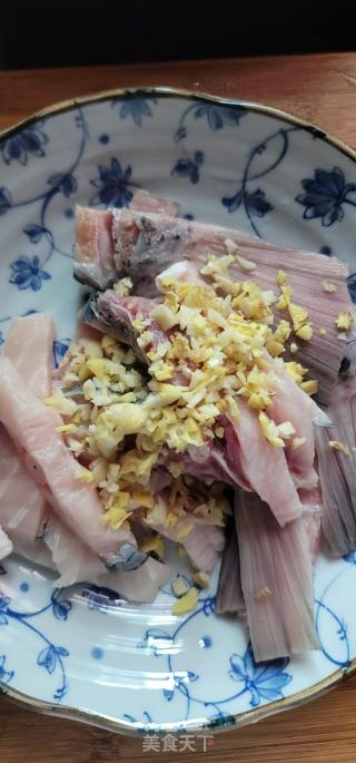 黄豆酱蒸脆肉鲩的做法步骤：4