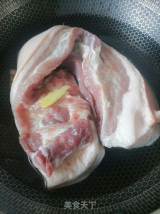 梅菜扣肉的做法步骤：1