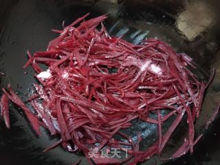 清炒甜菜头的做法步骤：3