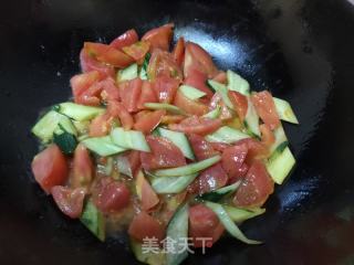 西红柿黄瓜炒鸡蛋的做法步骤：6