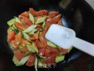 西红柿黄瓜炒鸡蛋的做法步骤：7