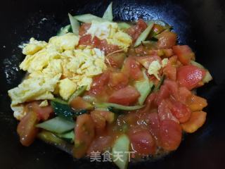 西红柿黄瓜炒鸡蛋的做法步骤：8