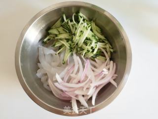 黄瓜拌拉皮的做法步骤：2