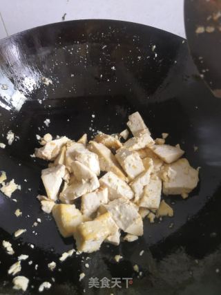 土豆青椒炒豆腐的做法步骤：1