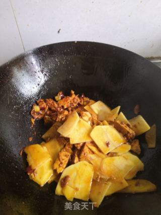 土豆青椒炒豆腐的做法步骤：4