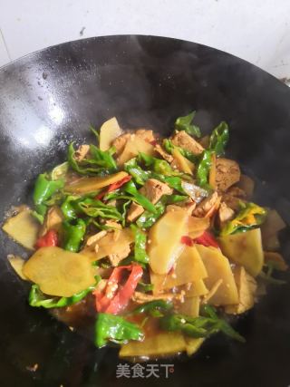 土豆青椒炒豆腐的做法步骤：5