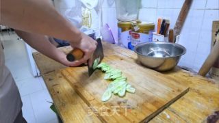 荆芥拌黄瓜的做法步骤：1