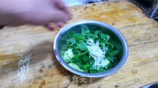 荆芥拌黄瓜的做法步骤：2