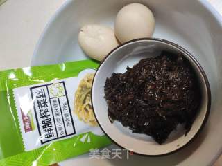紫菜榨菜鸡蛋汤的做法步骤：1