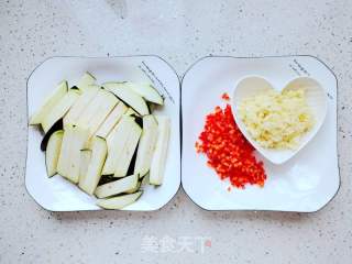 蒜蓉粉丝蒸茄条的做法步骤：2