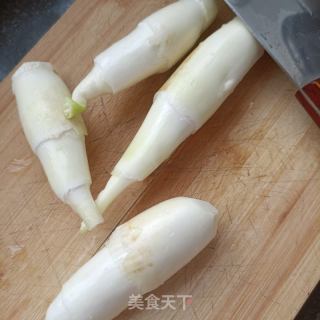 羊排焖茭白的做法步骤：1