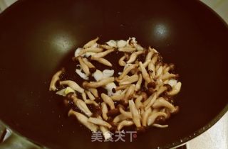 蟹味菇炒花椰菜的做法步骤：6